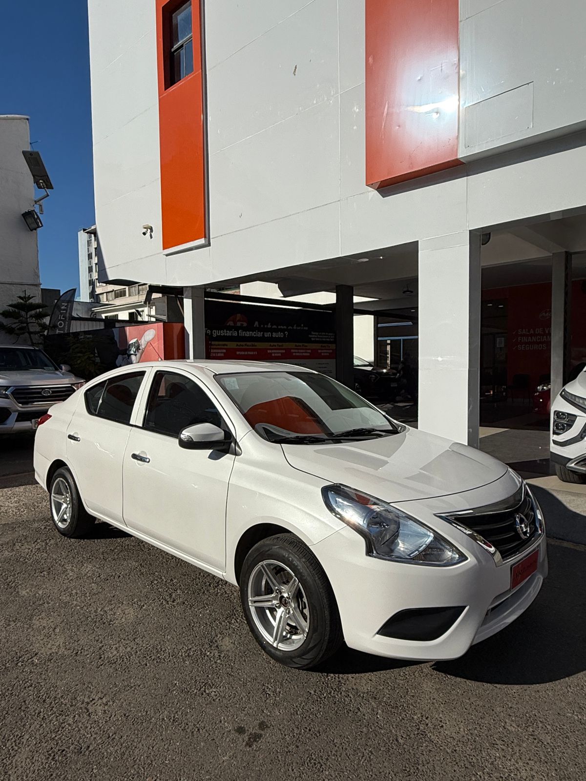 NISSAN VERSA SEDAN 1.6, 2020