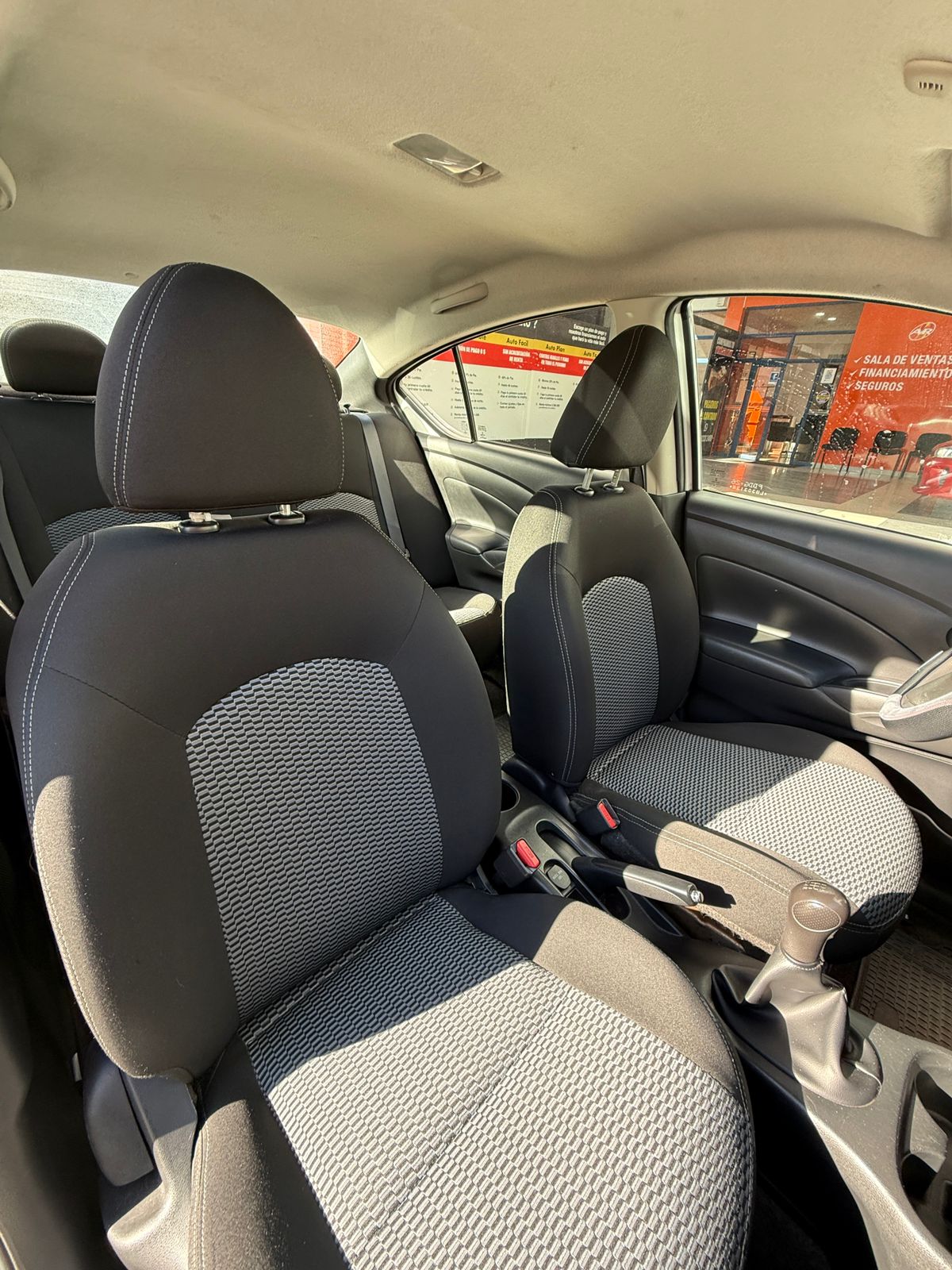 NISSAN VERSA SEDAN 1.6, 2020