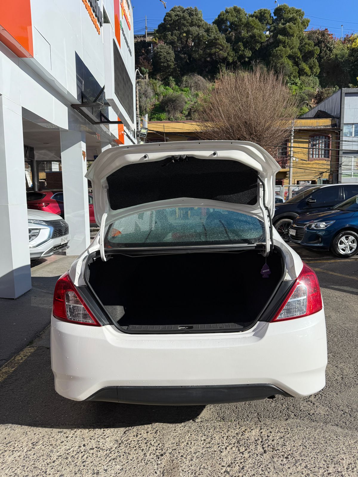 NISSAN VERSA SEDAN 1.6, 2020