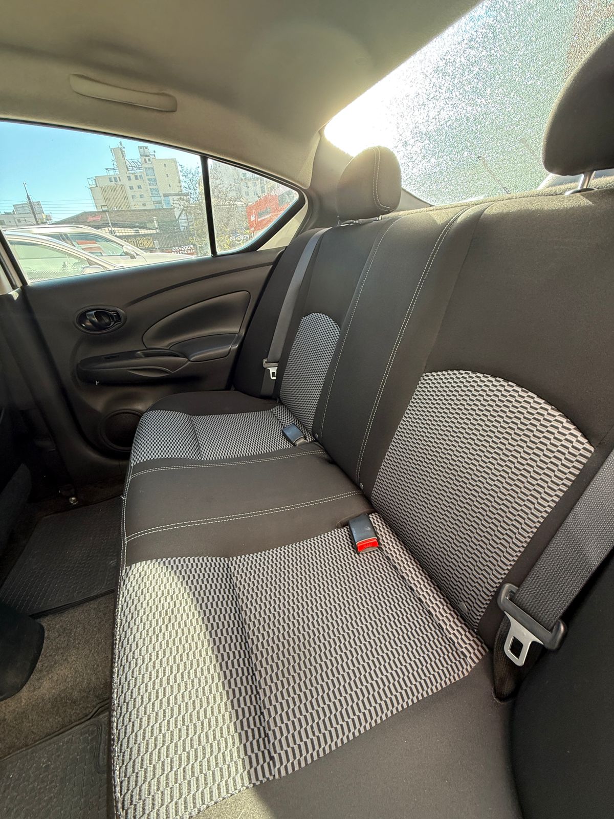 NISSAN VERSA SEDAN 1.6, 2020