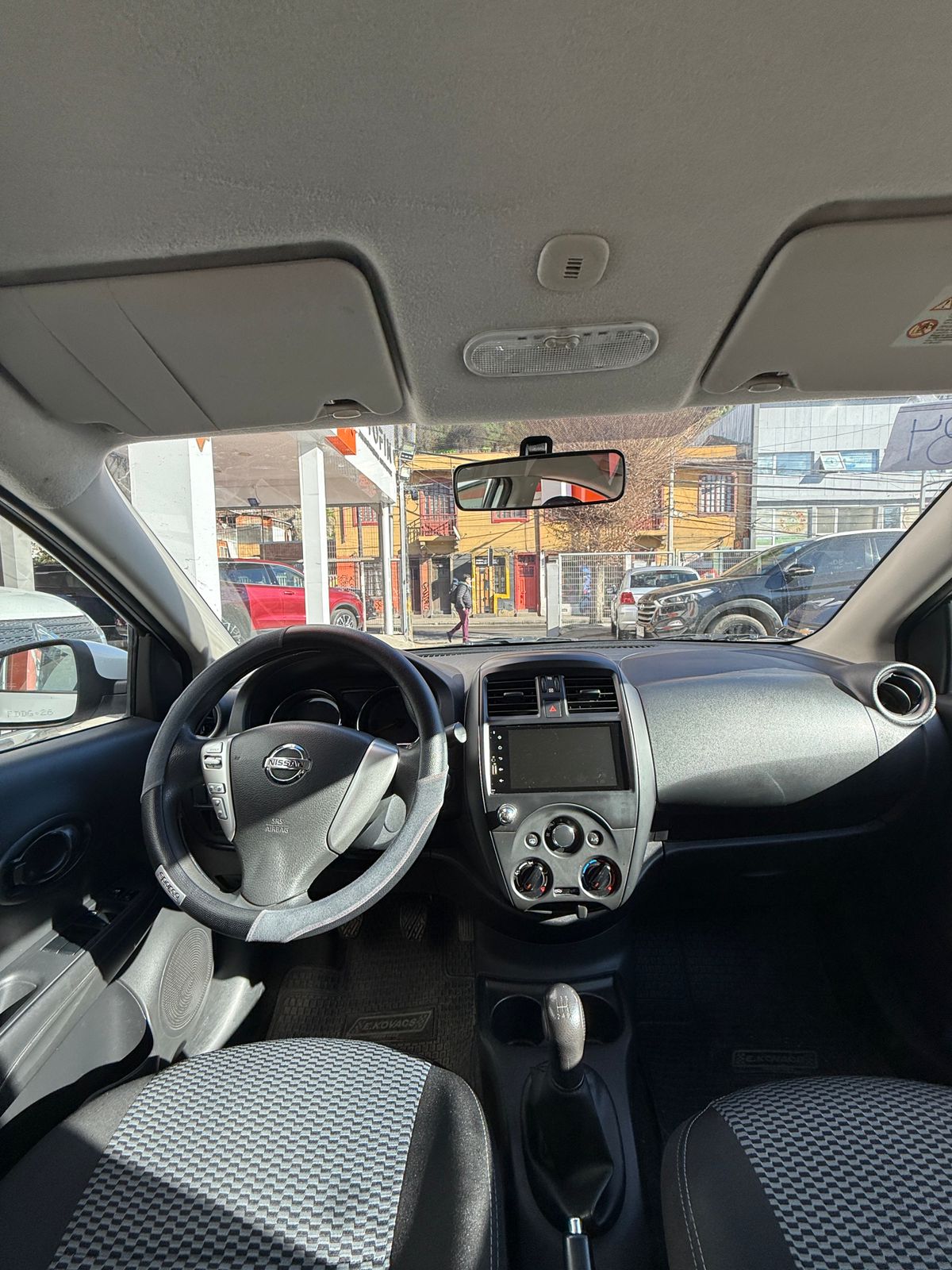 NISSAN VERSA SEDAN 1.6, 2020