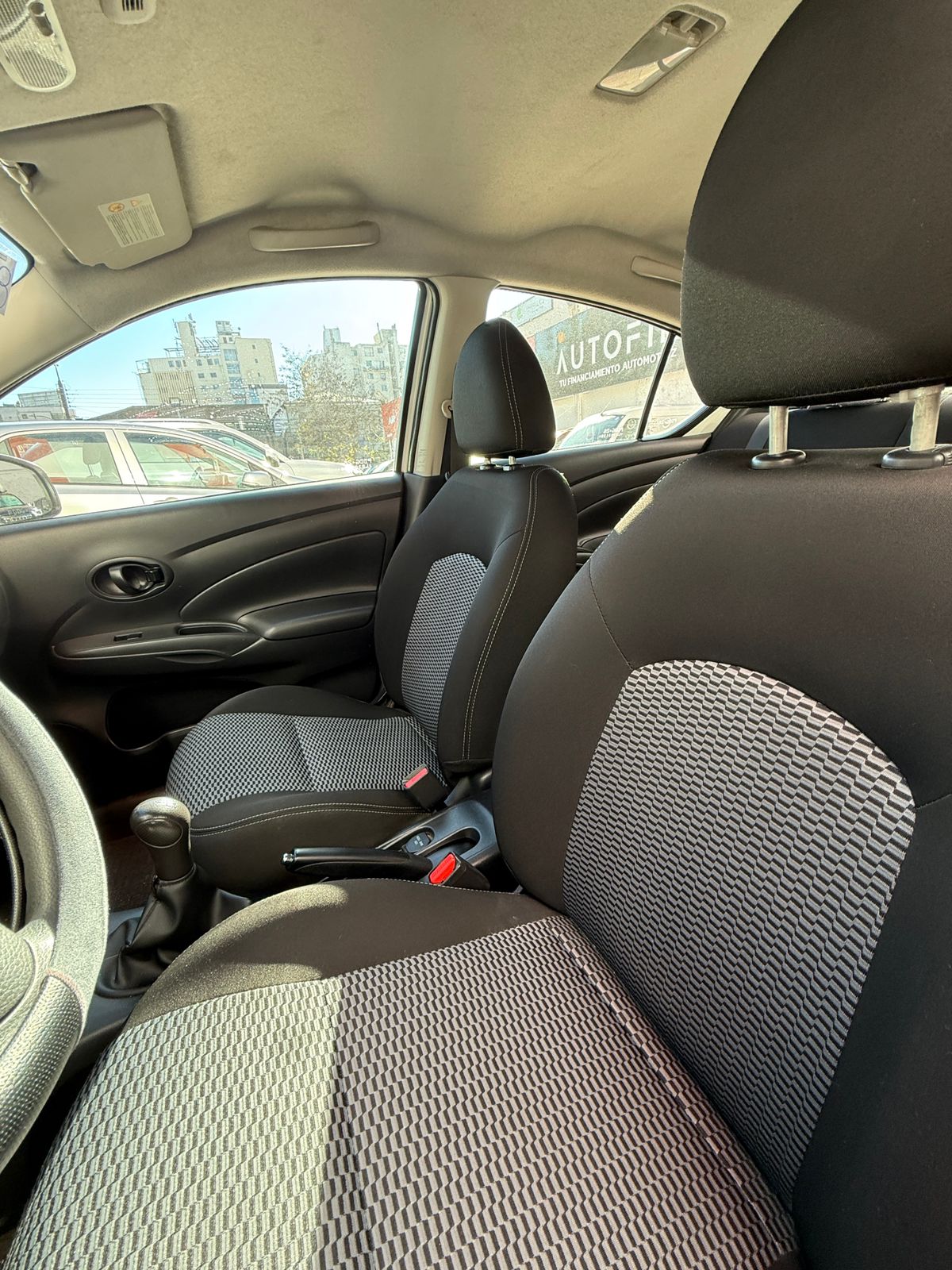 NISSAN VERSA SEDAN 1.6, 2020
