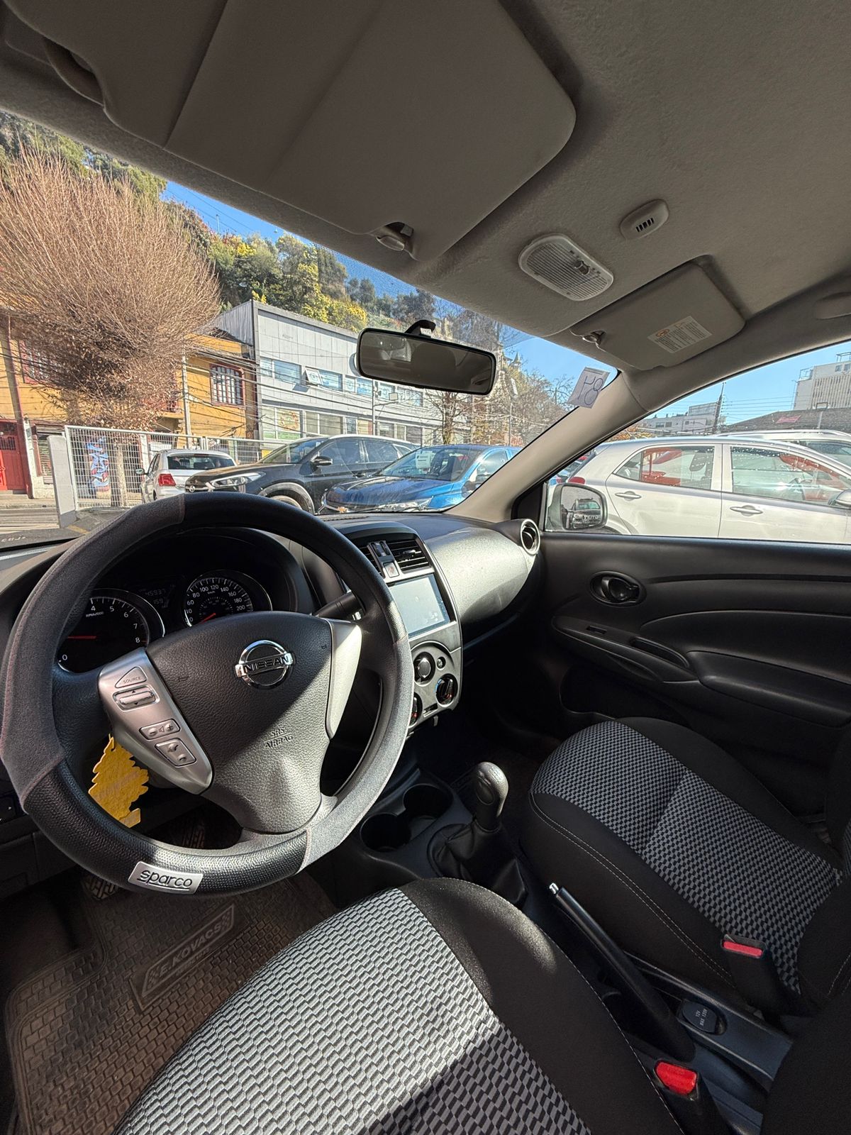 NISSAN VERSA SEDAN 1.6, 2020