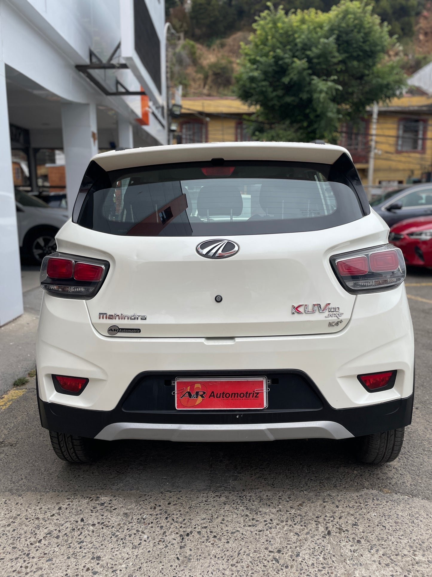 MAHINDRA KUV 100 HATCH BACK 1.2, 2021