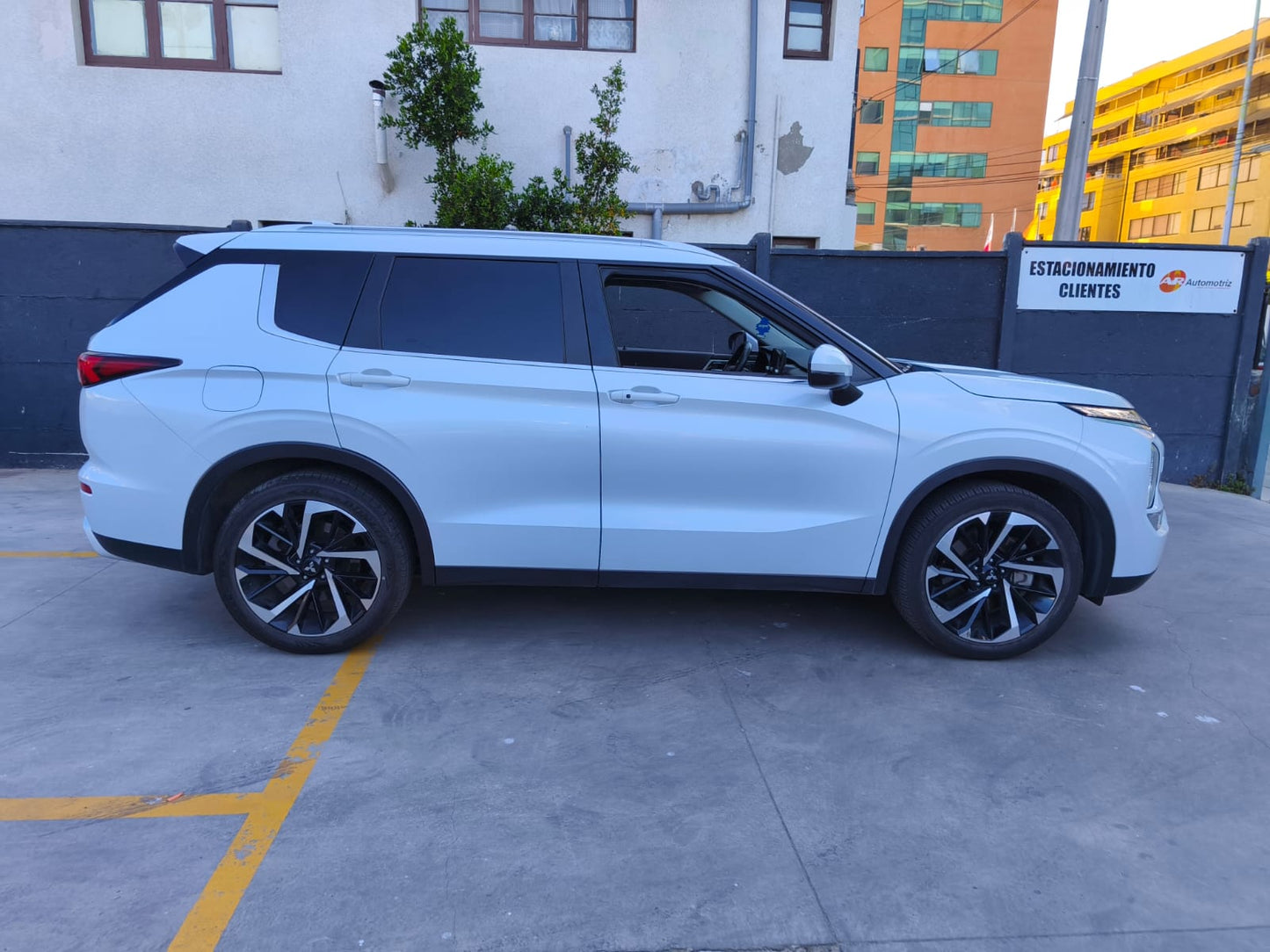 MITSUBISHI OUTLANDER GLS 4X4 2.5 AT, 2024