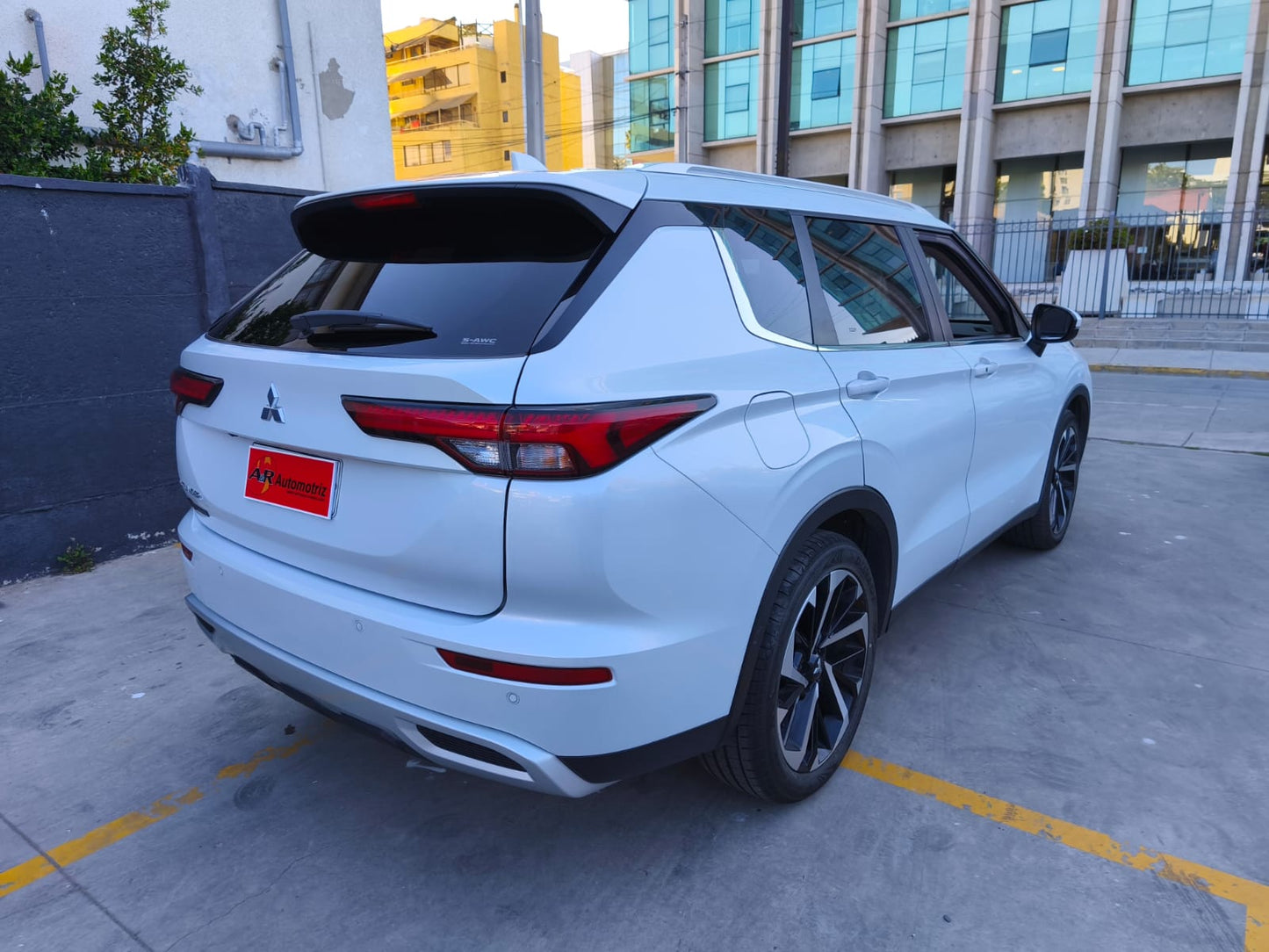 MITSUBISHI OUTLANDER GLS 4X4 2.5 AT, 2024