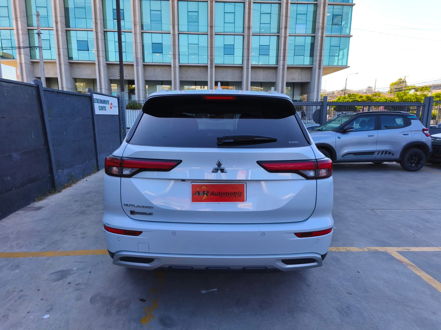 MITSUBISHI OUTLANDER GLS 4X4 2.5 AT, 2024